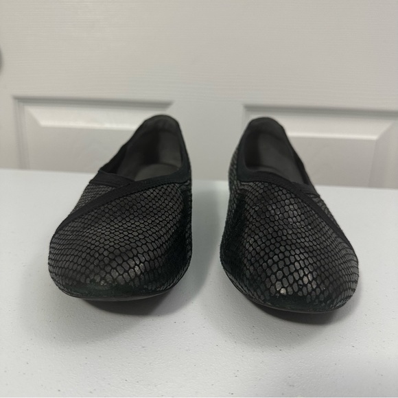 Rockport women’s Black/Grey flat with comport insole - Picture 4 of 6